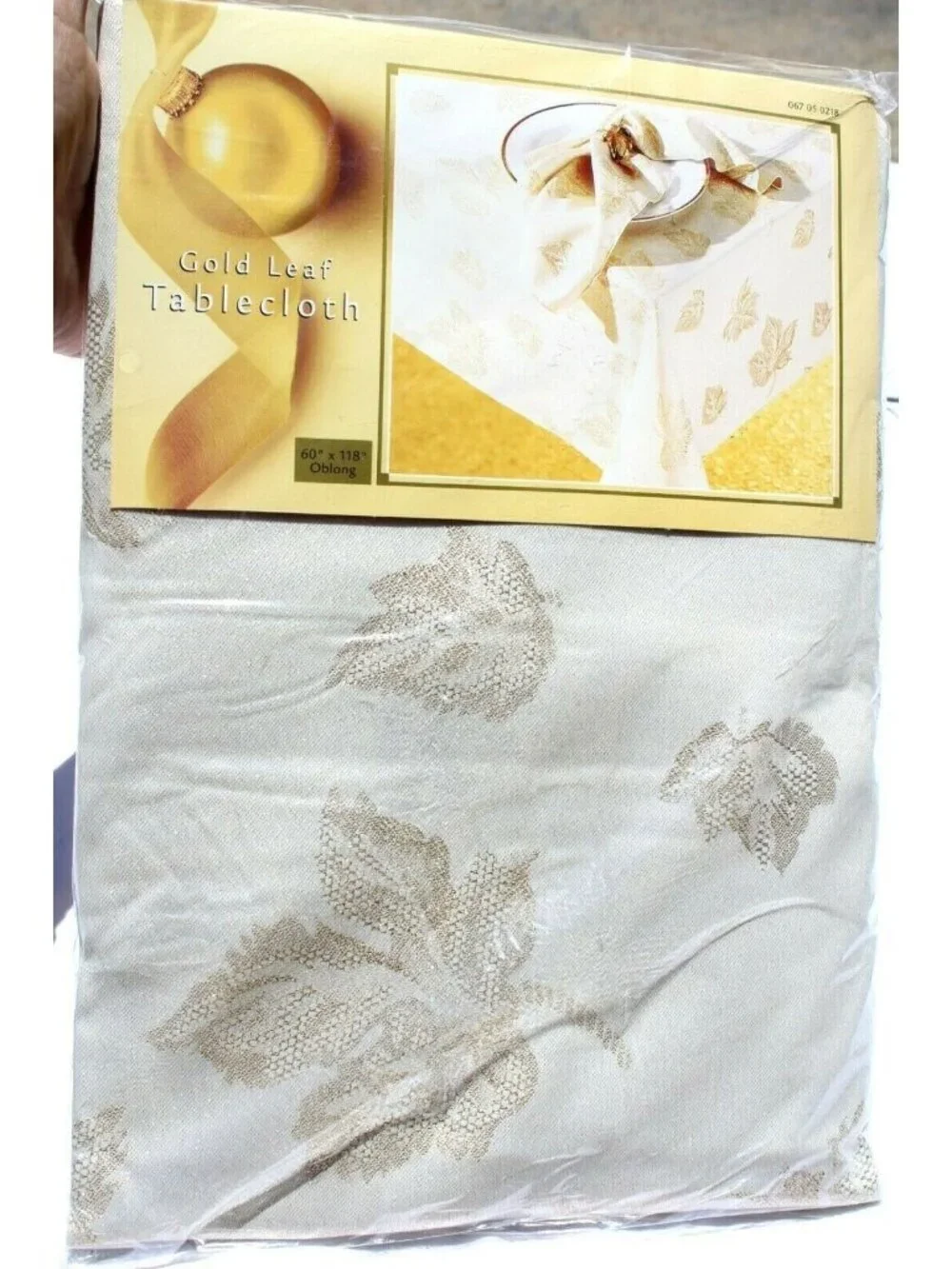 Gold Leaf Tablecloth Oblong 60” X 118” Cream w/ Metallic Gold Leaf New #D27